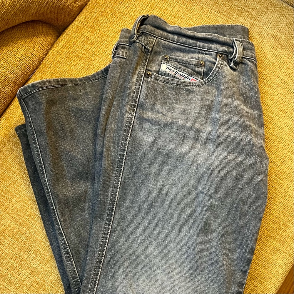 Diesel vintage women’s cropped black jeans